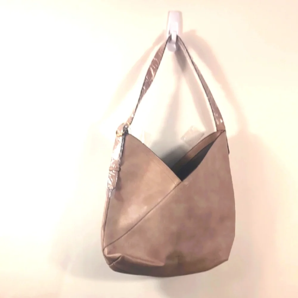 Cluci Chic Tan Shoulder Bag New with tags